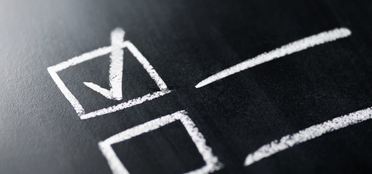 Checkliste auf einer Kreidetafel | Motiv ©terovesalainen - stock.adobe.com | © stock.adobe.com, November 2021