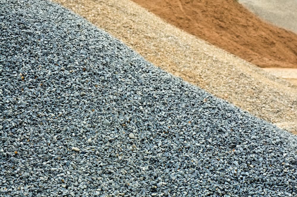 F Rohstoffe 1 neu (jpg) | Motiv © mahey - Fotolia.com | © Fotolia.com, Februar 2014 Anhäufung der Rohstoffe Kies, Sand und Splitt. | Motiv © mahey - Fotolia.com | © Fotolia.com, Februar 2014